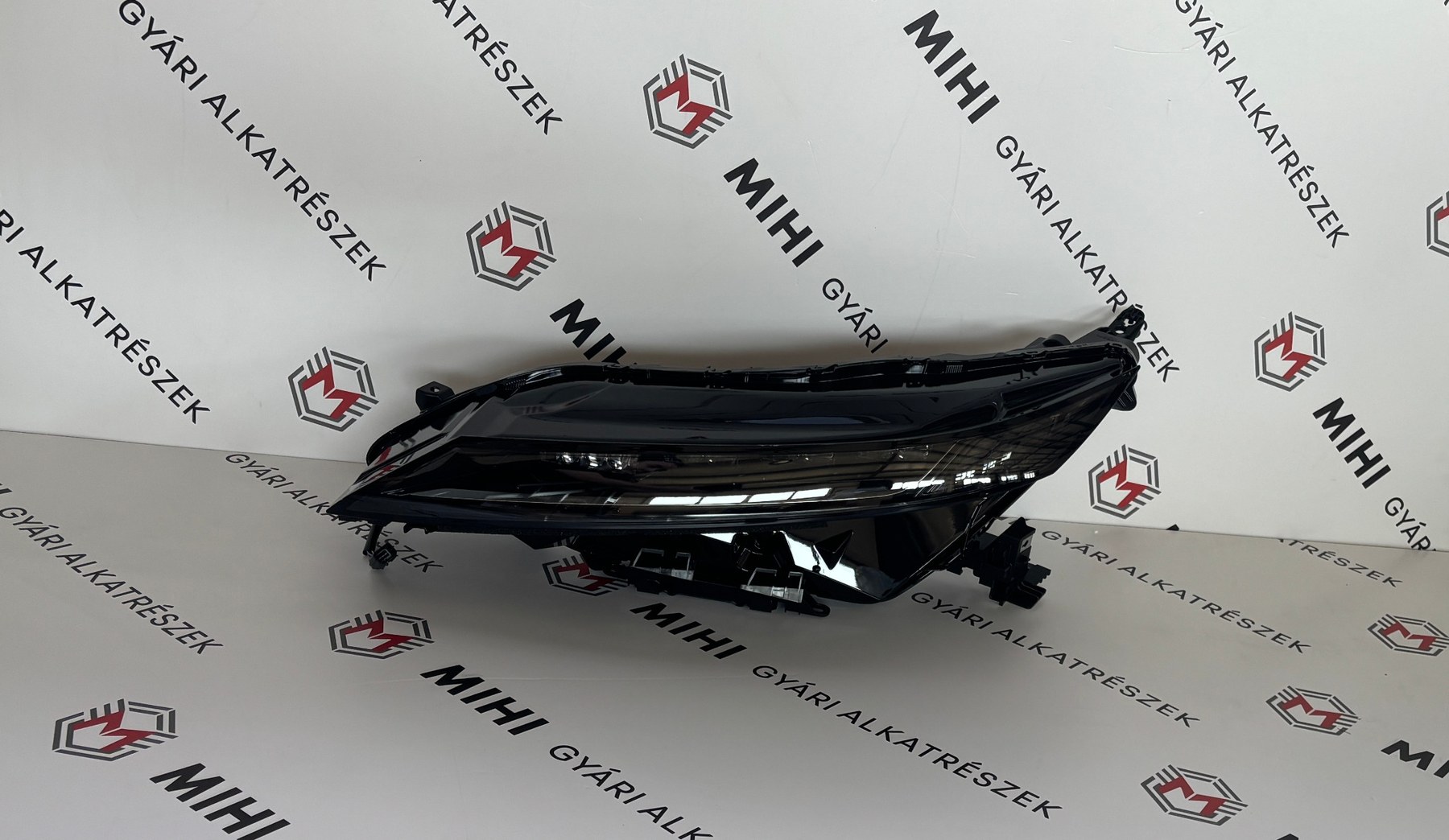 Nissan Ariya jobb első LED fényszóró 260105SA0A