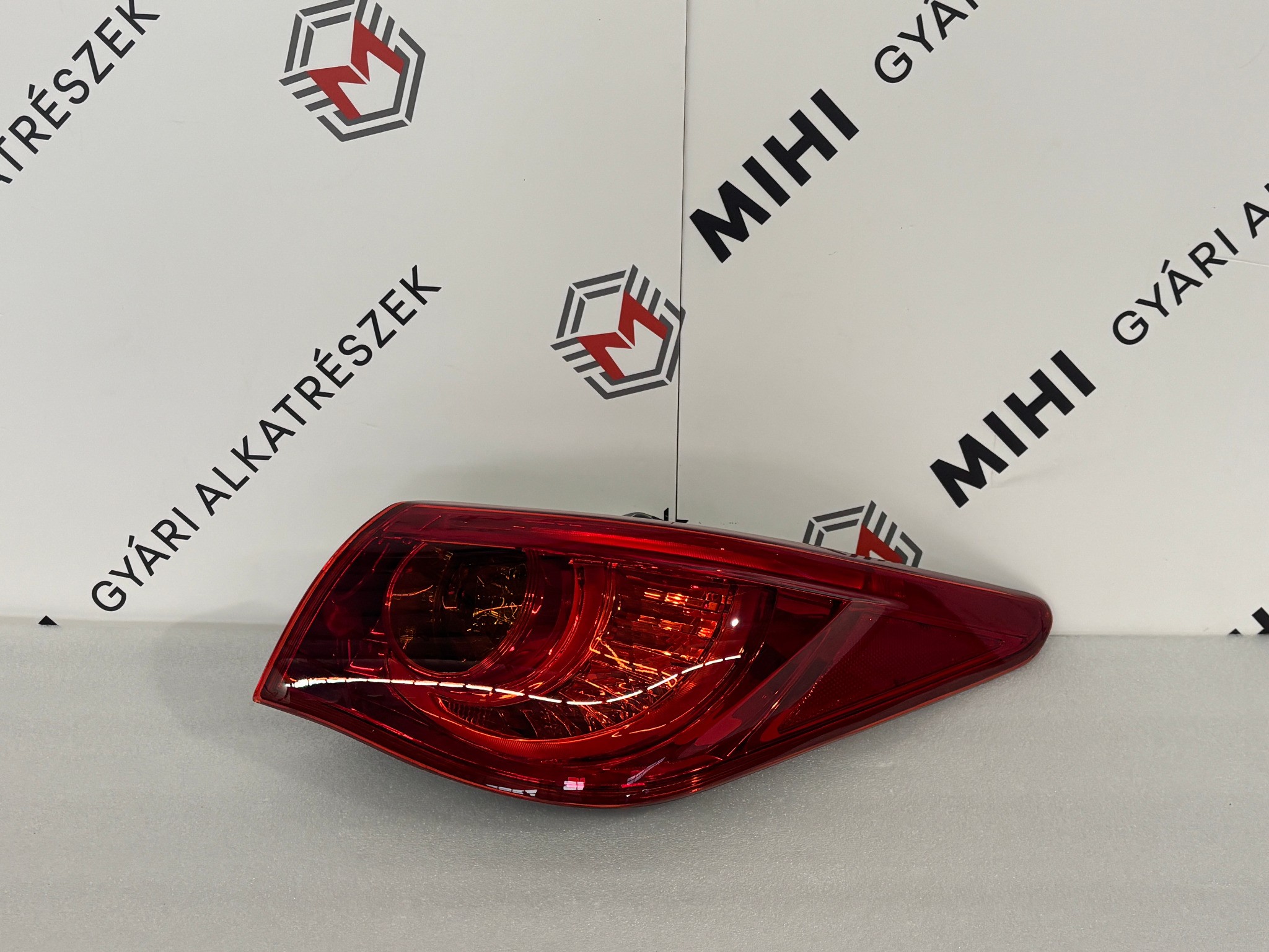 Infiniti Q50 jobb hátsó külső lámpa 265504GA0B
