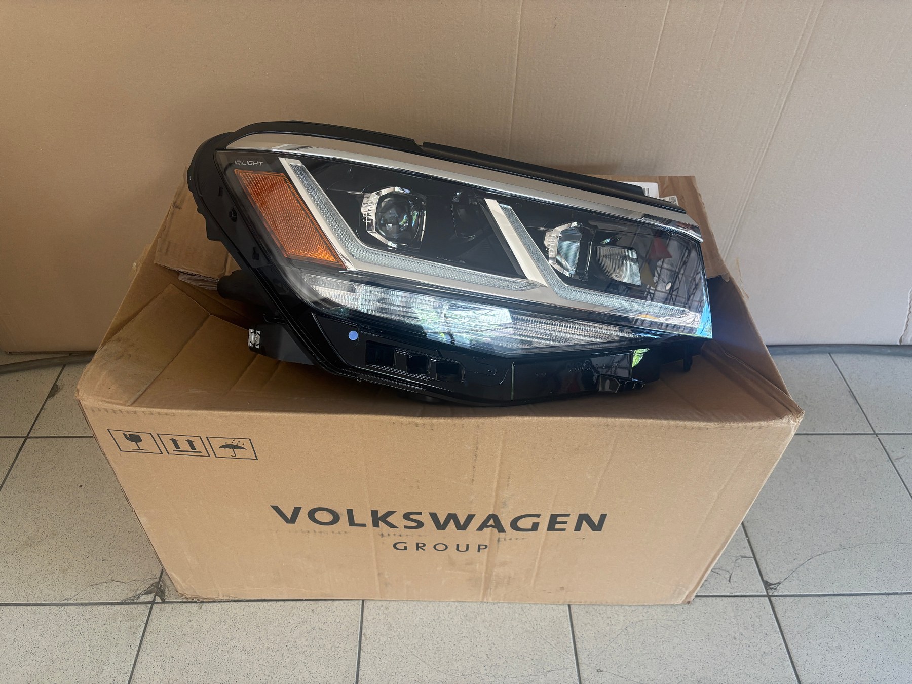 Volkswagen Atlas jobb első fényszóró 3CN941082B termékfotó 2