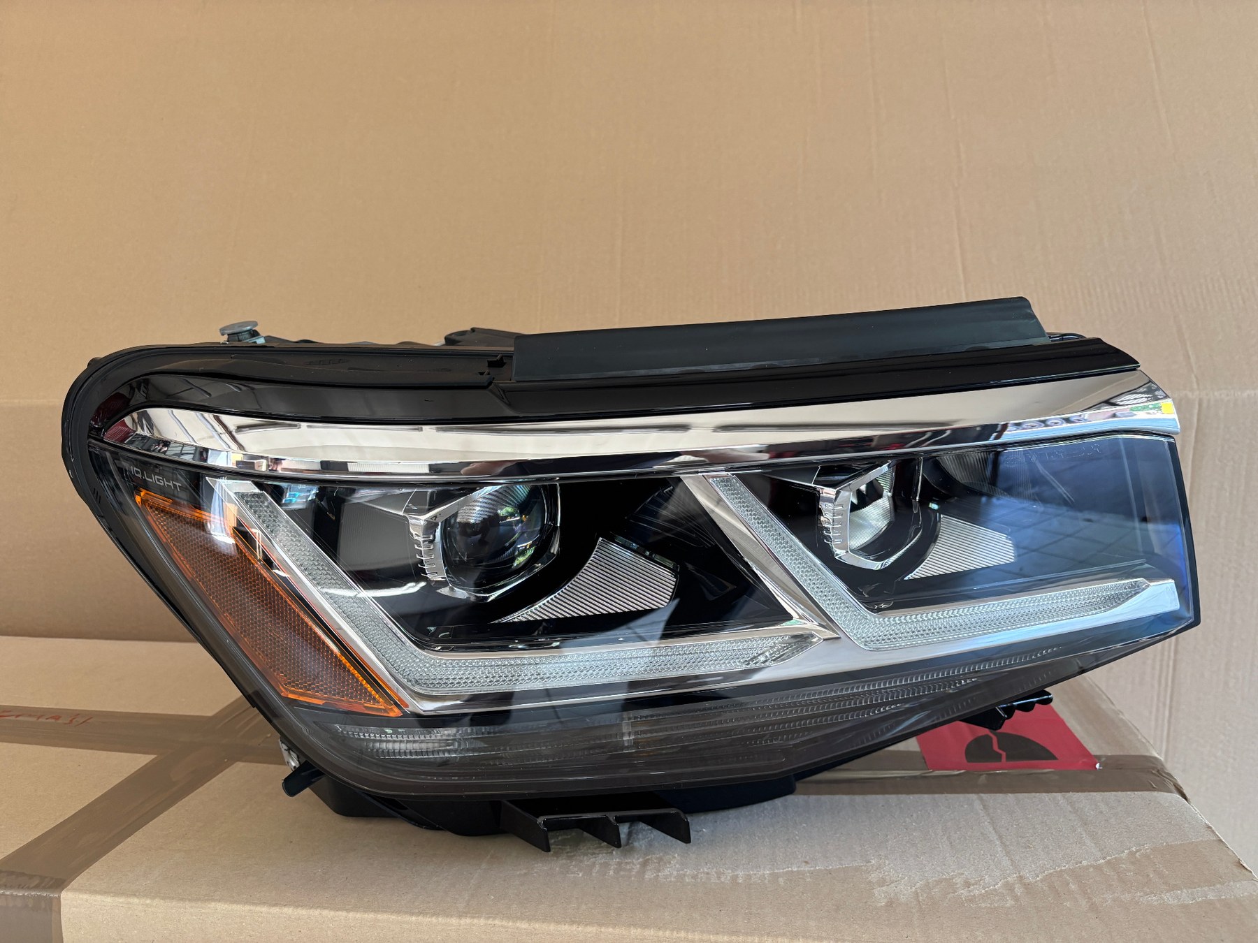 Volkswagen Atlas jobb első fényszóró 3CN941082B termékfotó 3