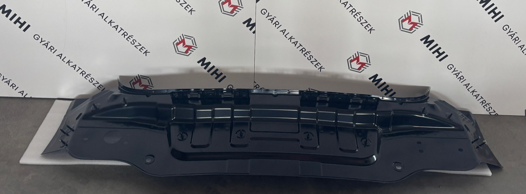 Kia Ceed III hátfal lemez – gyári karosszériaelem 69100J7200