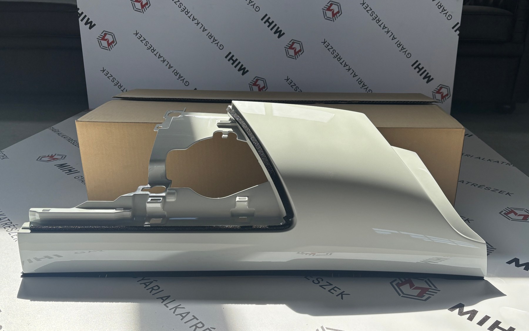 Isuzu N-Series homlokfal bal oldali sarokpanel 8974060409