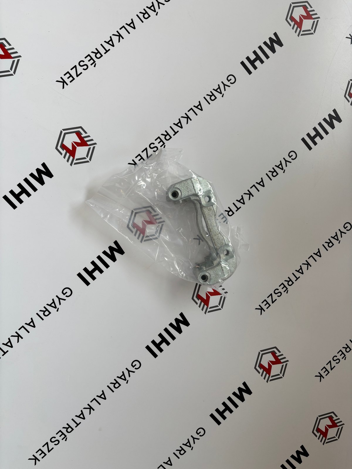 Isuzu D-Max első féknyereg tartó vas 8979472210
