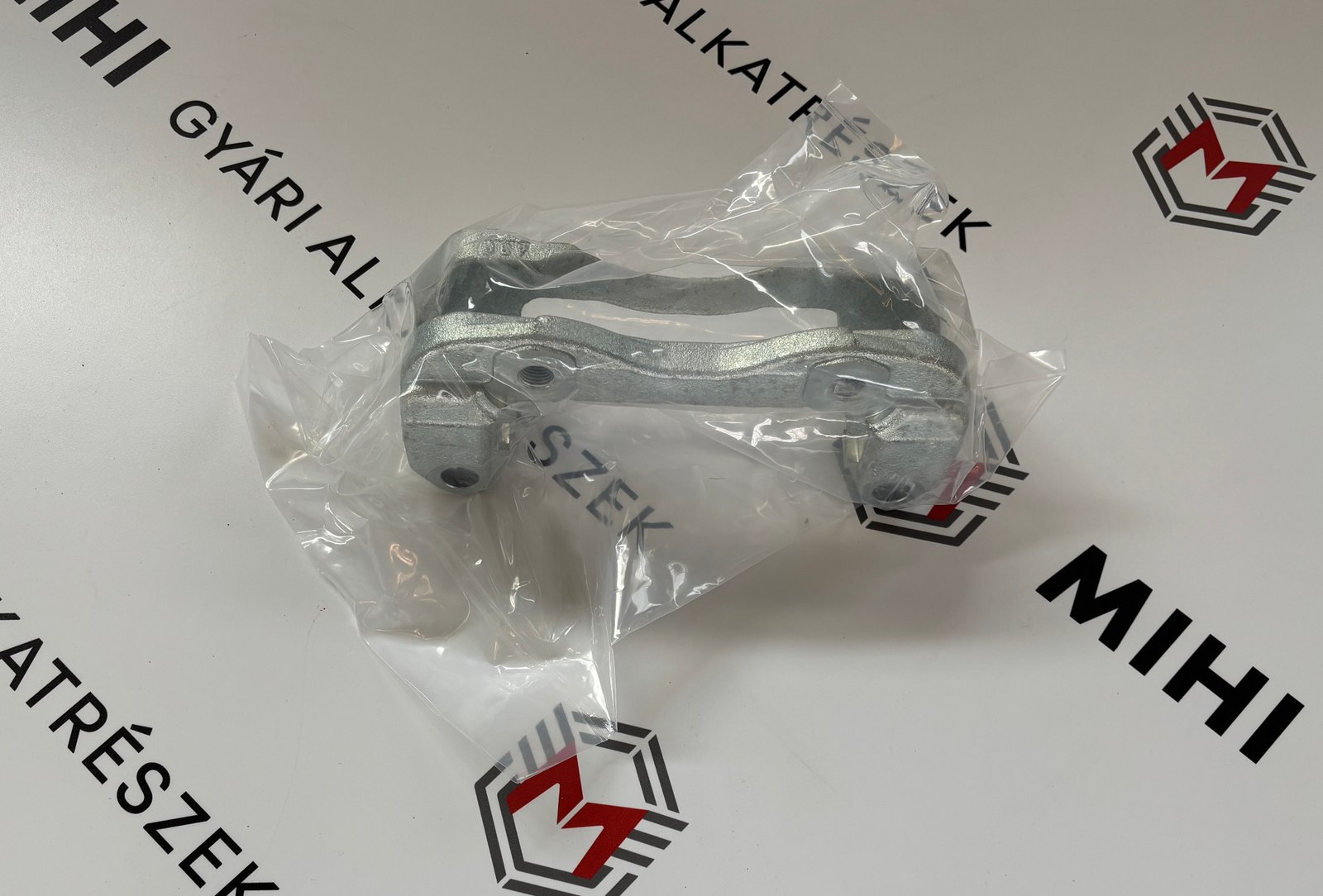 Isuzu D-Max első féknyereg tartó vas 8979472210 gyári alkatrész