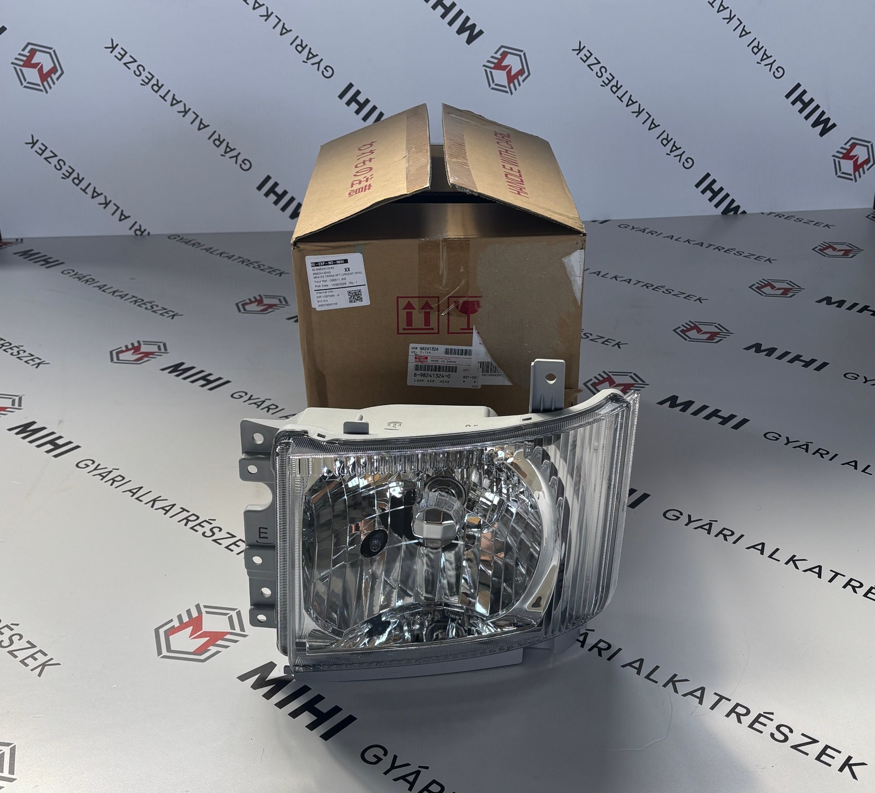 Gyári Isuzu N-Series 24V bal első fényszóró 8982413240 termékfotó 3