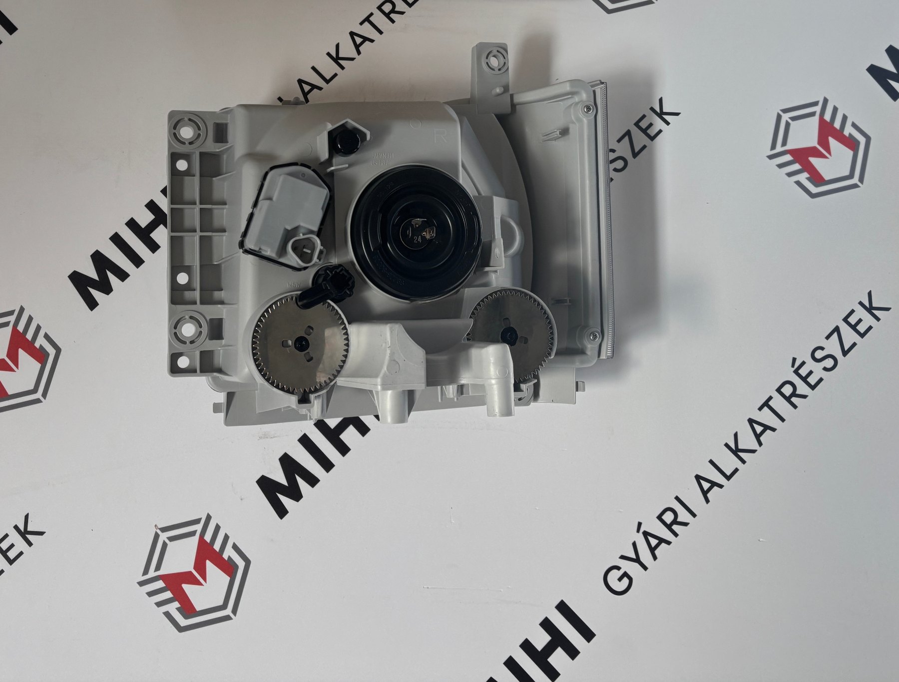 Gyári Isuzu N-Series 24V bal első fényszóró 8982413240 termékfotó 4