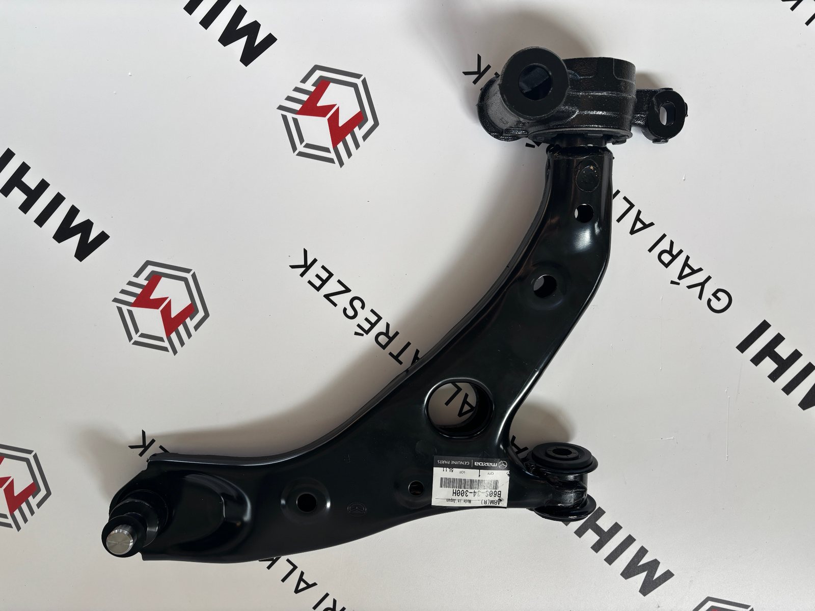 Mazda 3 jobb első alsó lengőkar B60S34300H termékfotó