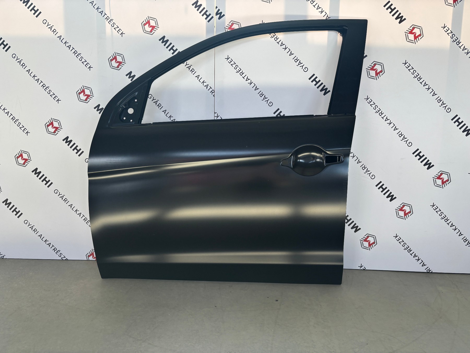 Nissan Qashqai III bal első ajtó H0101HN2MA termékfotó 2